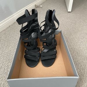 Charles David size 11 scrappy sandal heel